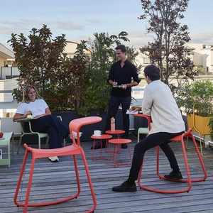 Bureau d'appoint à bascule ADADESK Fermob vert cèdre