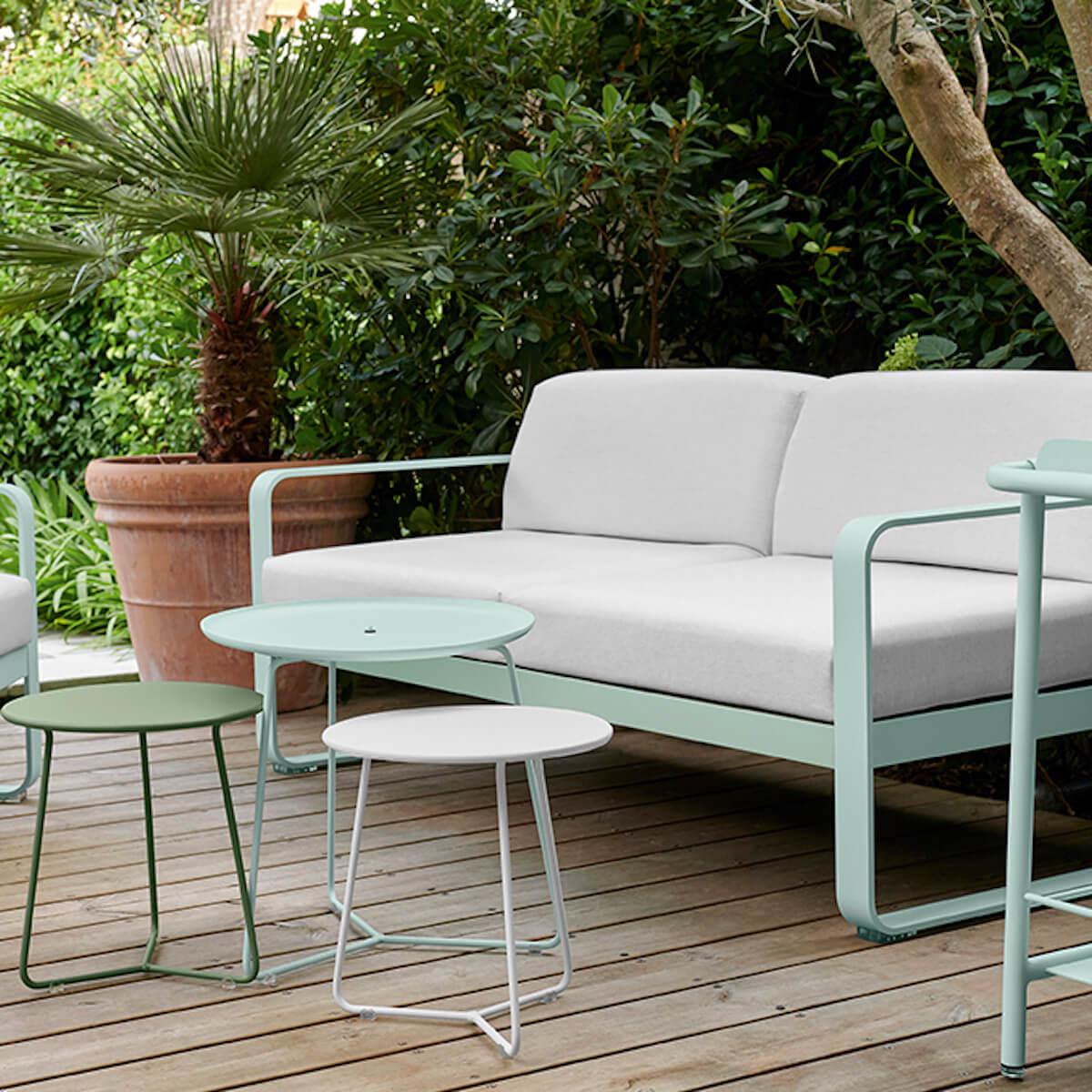 Canapé de jardin 2 places BELLEVIE Fermob piment-blanc grisé
