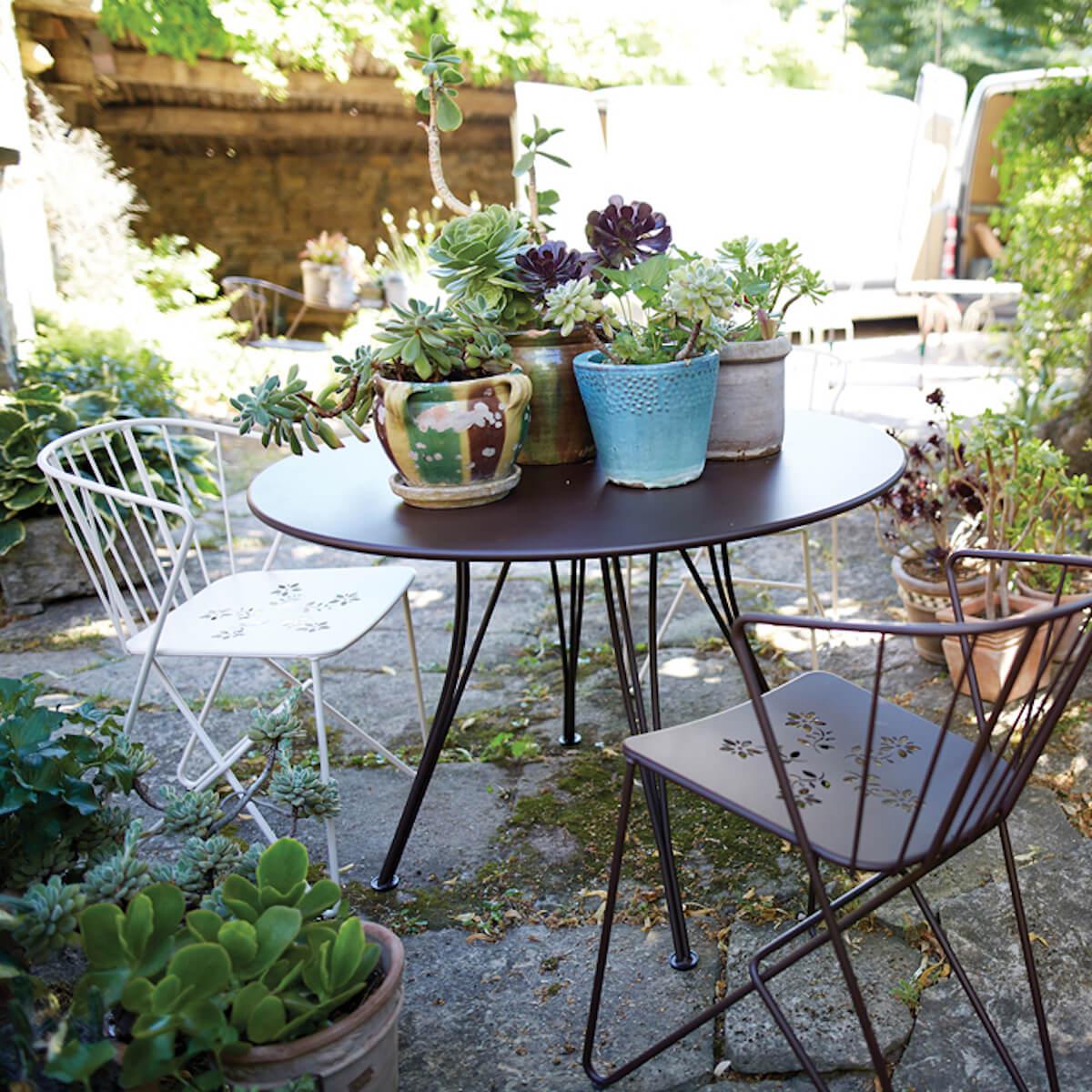 Chaise Bridge perforé FLOWER Fermob gris argile