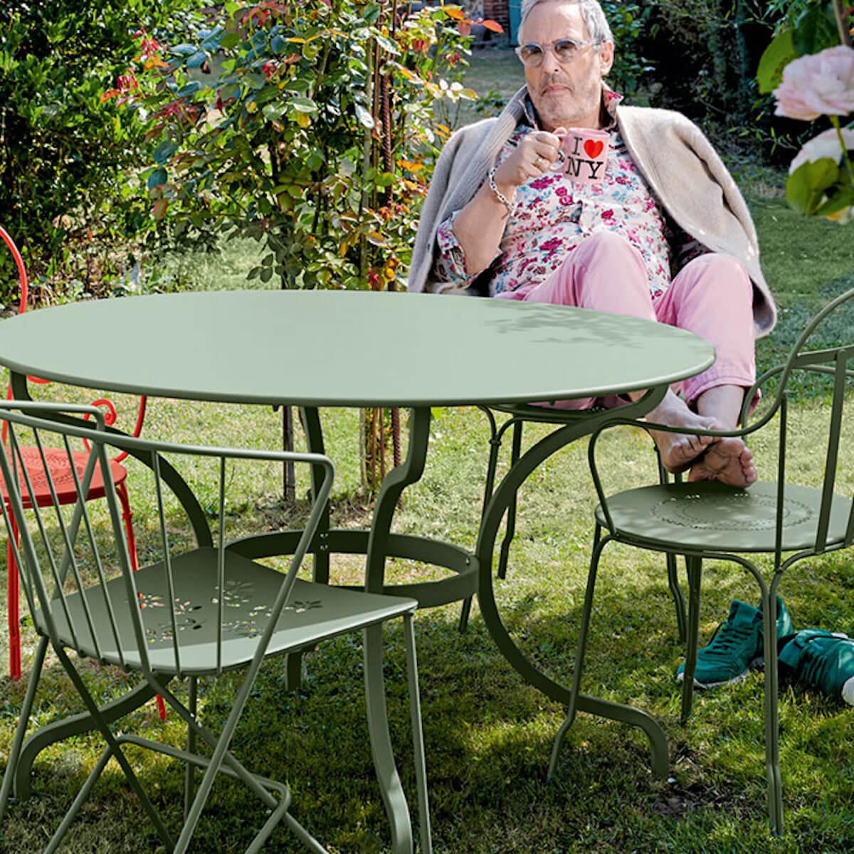 Chaise Bridge perforé FLOWER Fermob rose praline