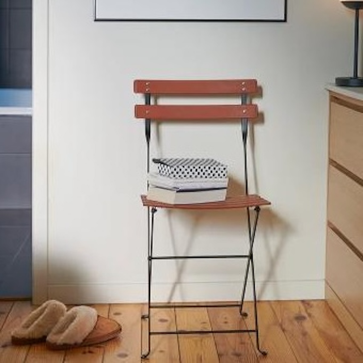 Chaise pliante cuir BISTRO Fermob Indoor muscade