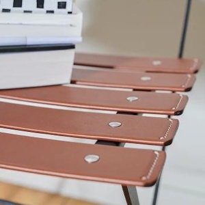 Chaise pliante cuir BISTRO Fermob Indoor muscade