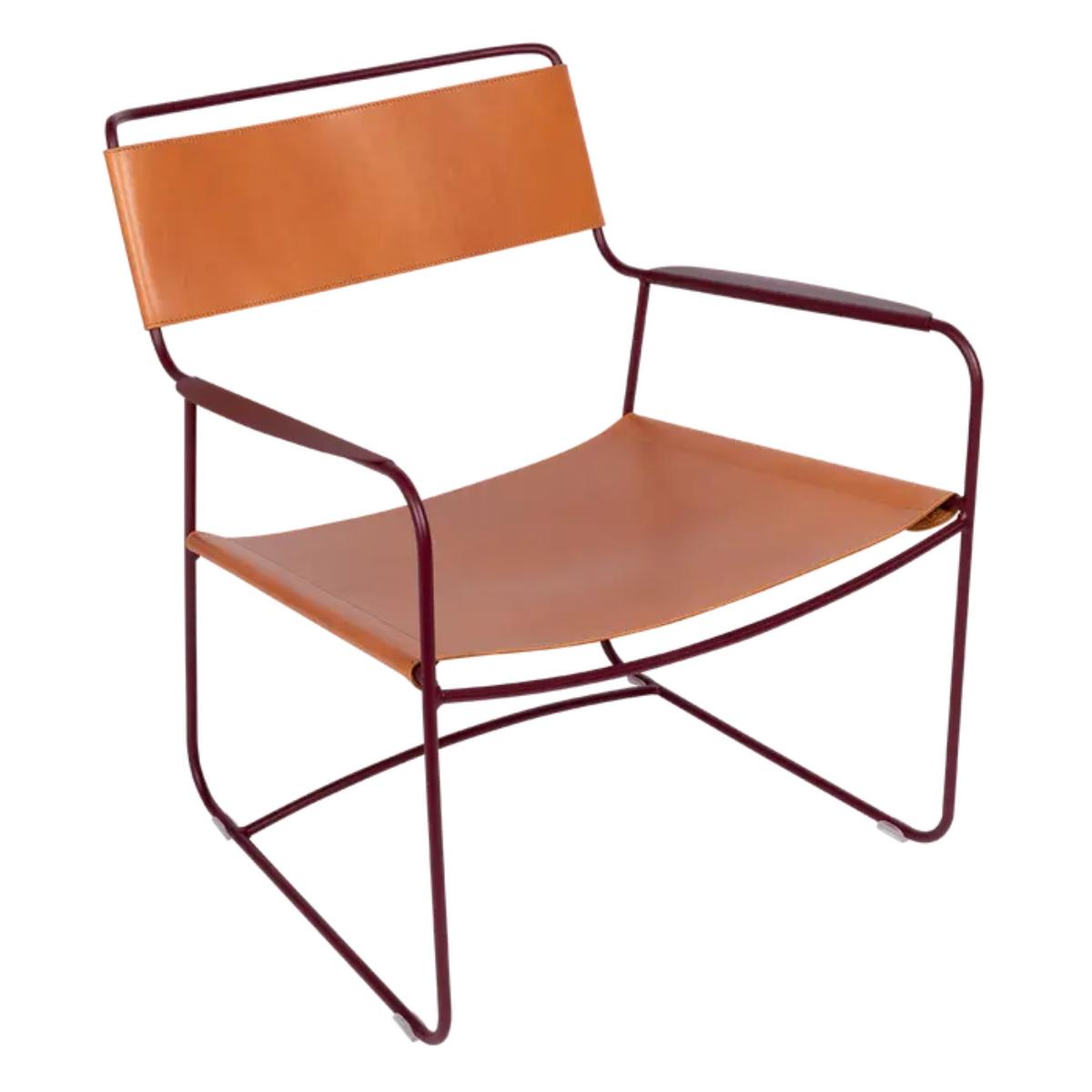 Fauteuil bas cuir SURPRISING Fermob Indoor cerise noire