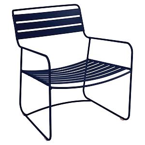 Fauteuil bas SURPRISING Fermob bleu abysse