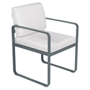 Fauteuil repas BELLEVIE Fermob gris orage-blanc grisé