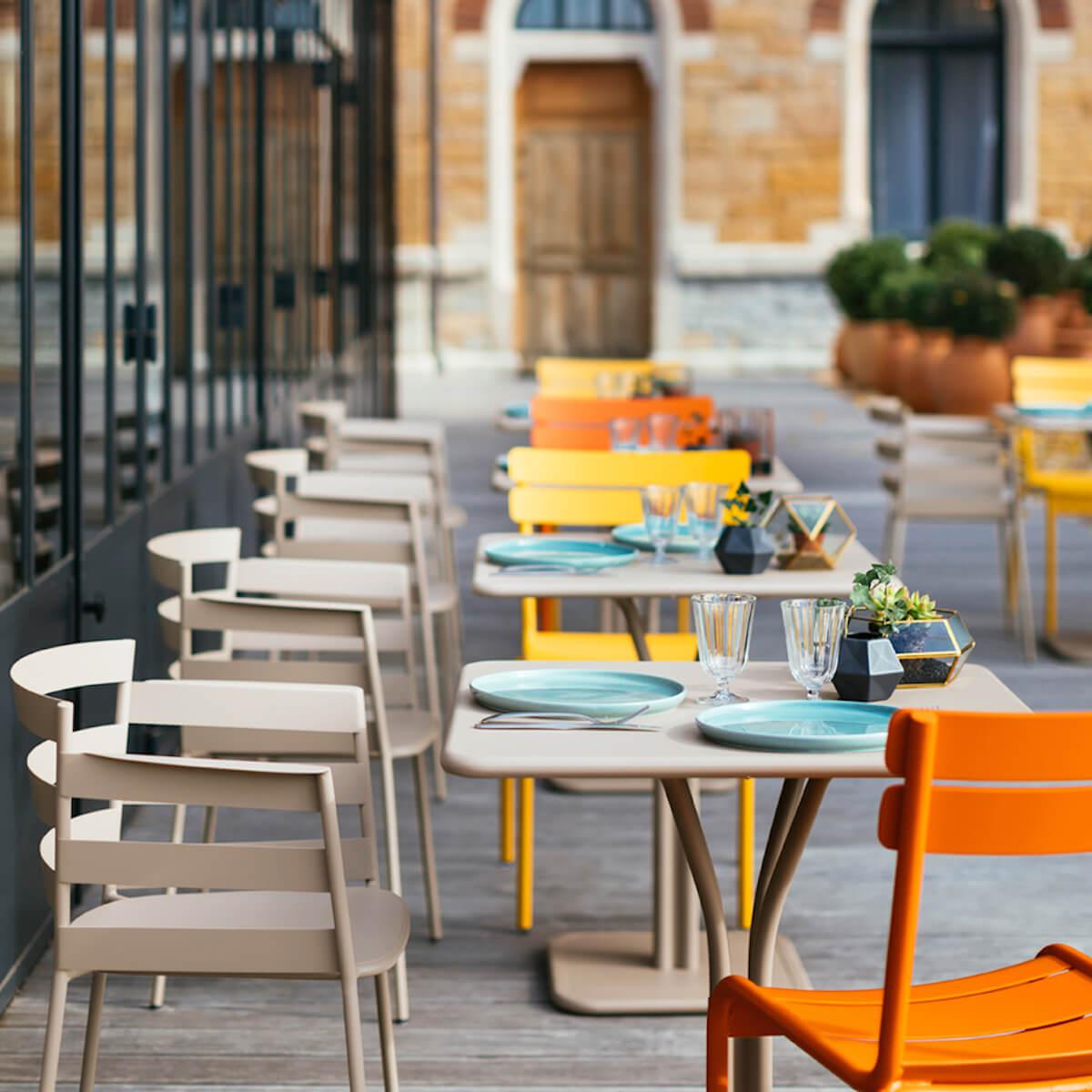 Guéridon 71x71cm plateau plain LUXEMBOURG Fermob cèdre