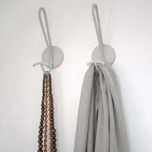 Patère ACROBATE Fermob gris argile