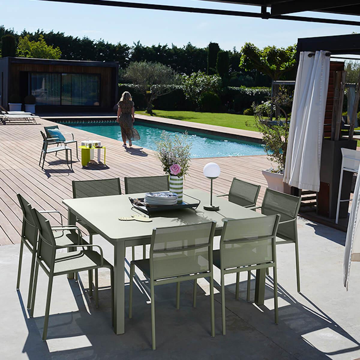 Table 143x143cm CRAFT Fermob gris carbone