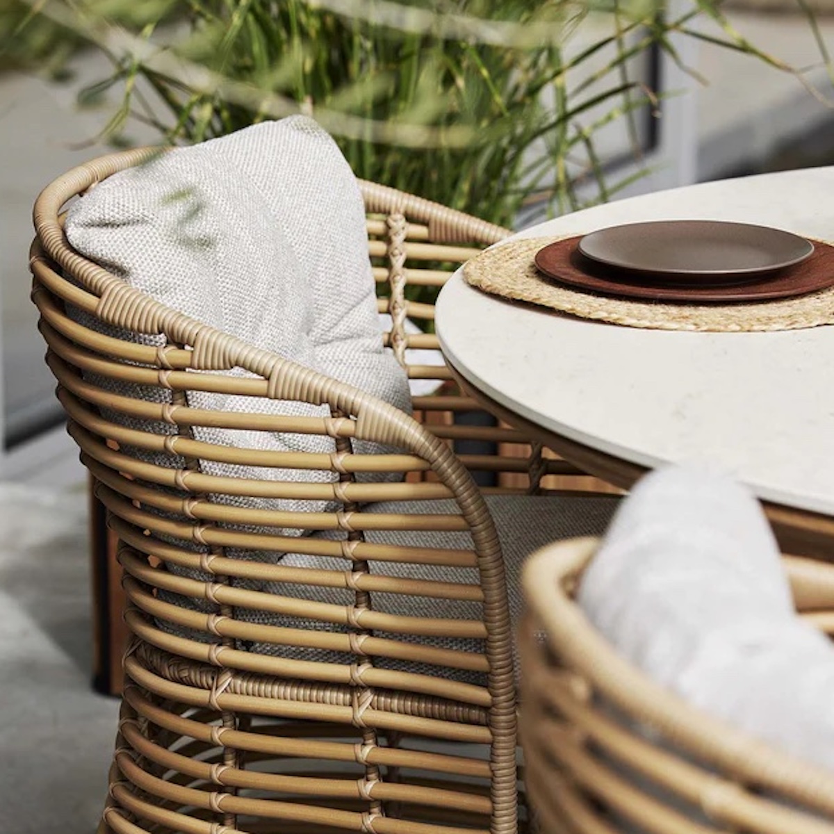 Table 144cm ASPECT Cane-line blanc