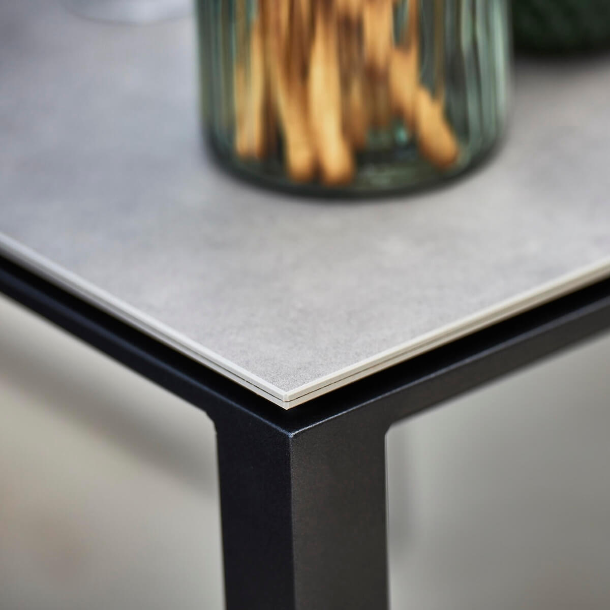 Table 200x100cm PURE Cane-line lava grey-céramique concrete grey