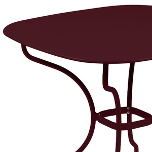Table 82x82cm OPERA + Fermob cerise noir