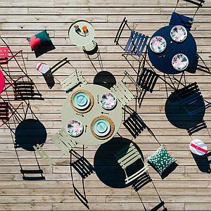 Table 96cm BISTRO Fermob brun muscade