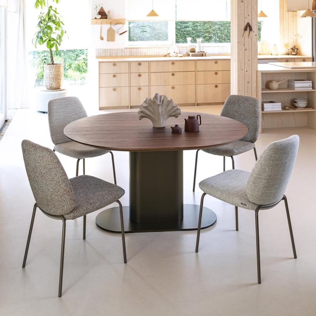 Table oavle 150x120cm BRIANZA Xooon noyer Stell brown