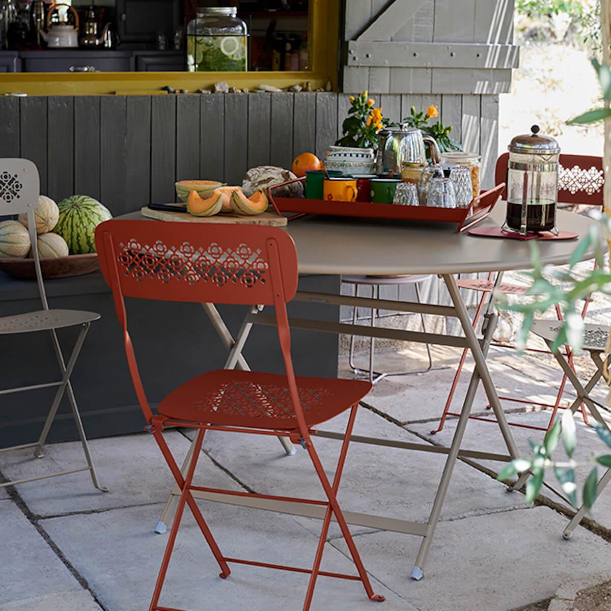 Table ronde 128cm CARACTERE Fermob coquelicot