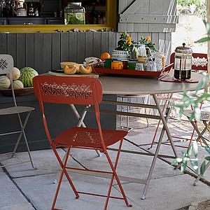 Table ronde 128cm CARACTERE Fermob rose praline